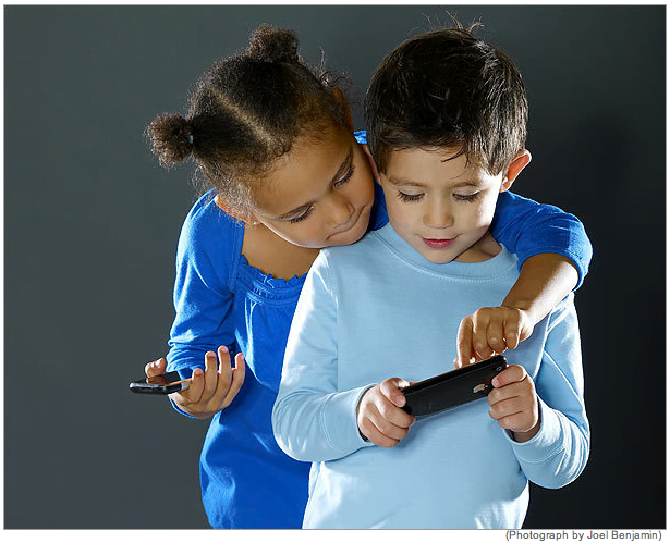 kids-playing-on-iphone