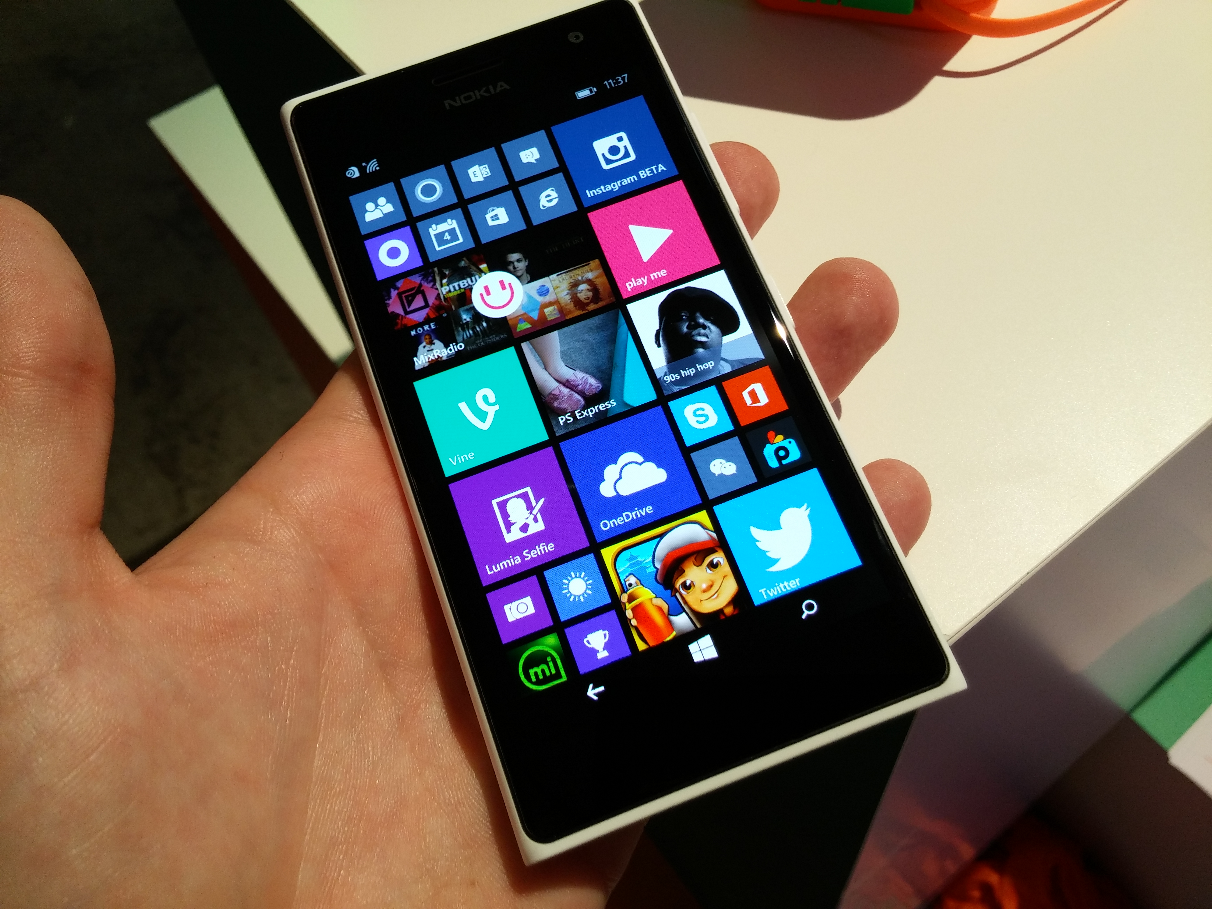  Nokia Lumia 730