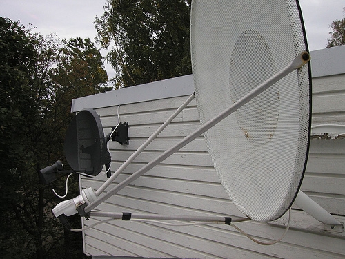 What to Consider Before Installing a Satellite Dish On Your Roof
