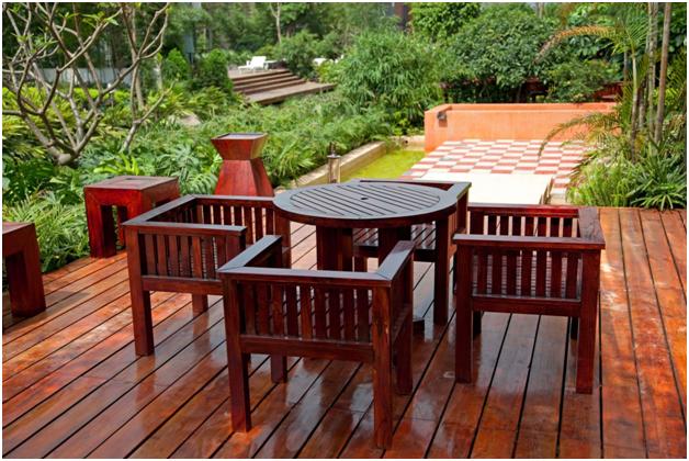 From "Clear" to Eternity: Choosing Deck Stain Opacity and Color