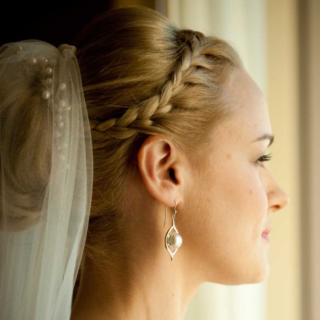 Tips on Choosing Wedding Hair Accessories