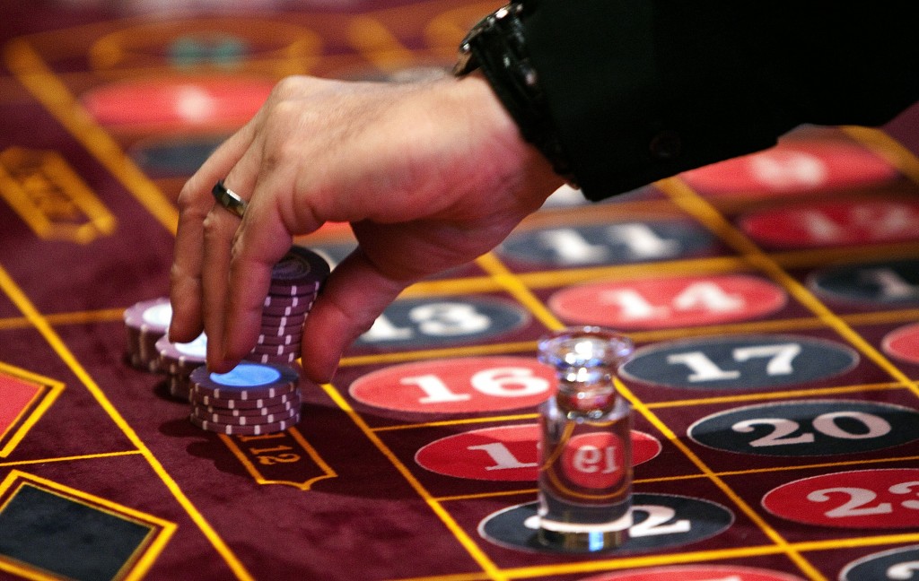 Online vs land-based casinos: Which is right for you?