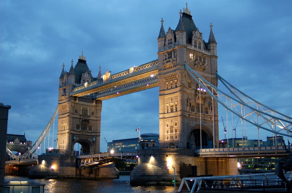 London Travel Guide - From Nature to Nightlife