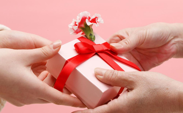 Gifts: A Ritual for Happiness