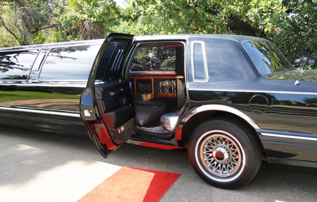 Best Steps to Hire a Limousine for Your Trip