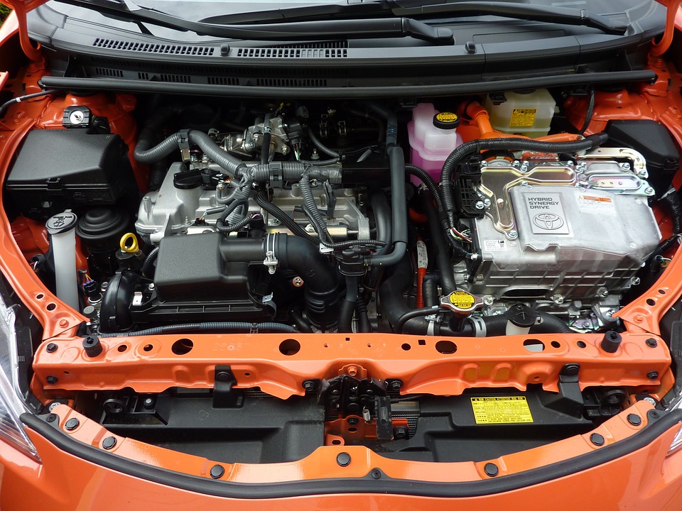 Warning Signs That Point at the Malperformance of Your Car Engine