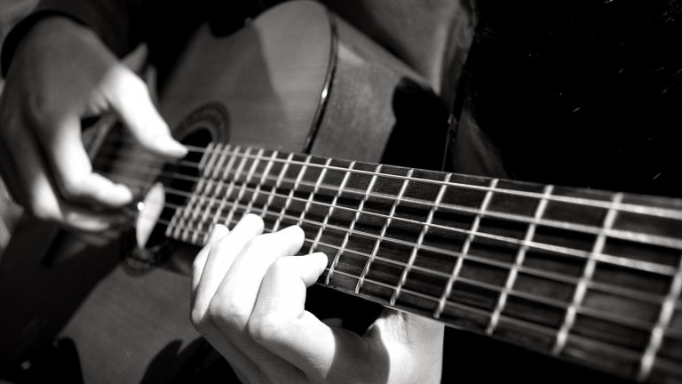 How to Train Yourself to Play Bass Guitar Like a Pro