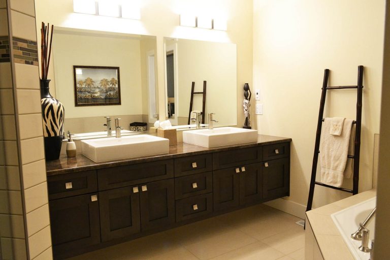 Perfect Vanity Lighting and Mirrors to Enhance the Beauty of Your Home