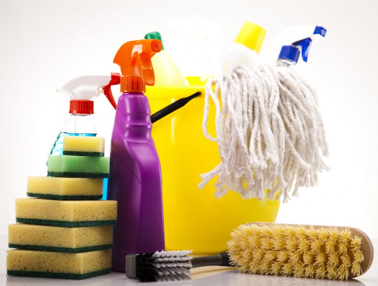 7 Smart Ways to Control Your Spending on Cleaning Supplies