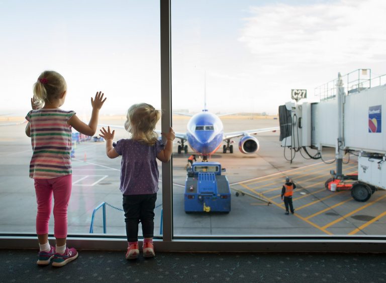 How to Handle a Long Layover with Children at the Airport