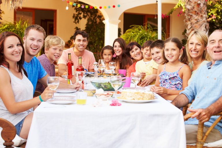 Top Tips for Organizing a Family Reunion [Infographic]