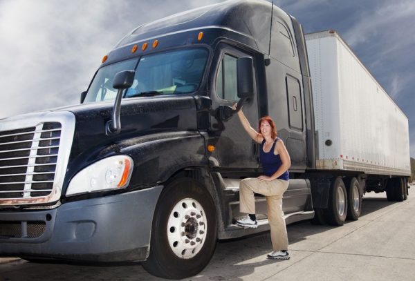 4 Ways Smartphones are Improving the Lives of Truckers