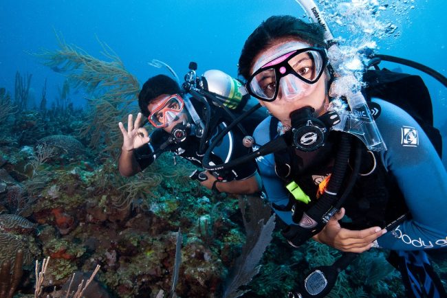7 Items that Make Scuba Diving Safe for Beginners