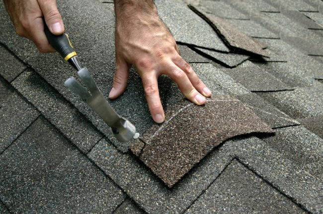 4 Reasons Why You Shouldn’t Repair Your Roof Yourself