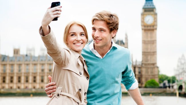 How Can Travel Women Start Online Travel Dating Safely?