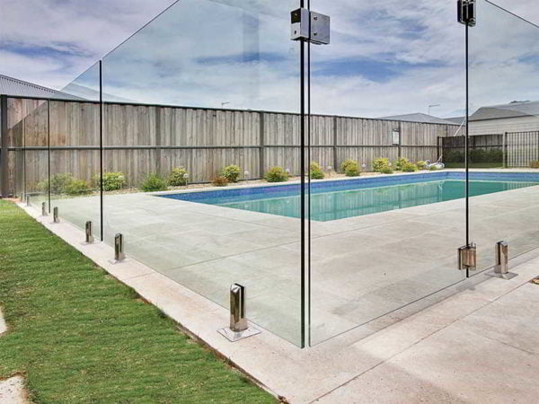 5 Practical Tips for Choosing the Right Pool Fencing