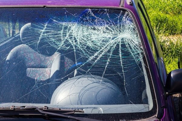 Should You Get An Auto Glass Repair Or Do You Need A Replacement