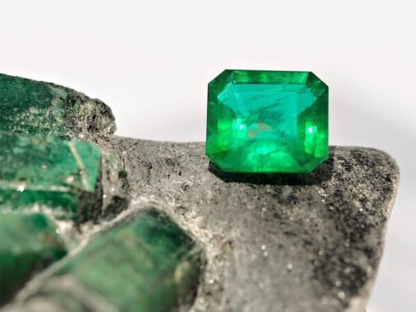 Emerald jewellery and when to wear it