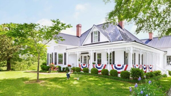Planning in Advance: How to Decorate with Lights for the Fourth of July